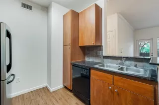 Photo #3: 221140112 Listing 