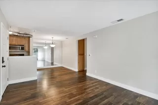 Photo #4: 221142111 Listing 