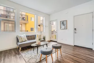 Photo #2: 221142652 Listing