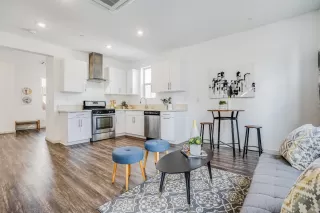 Photo #3: 221142652 Listing