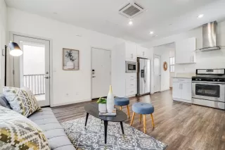 Photo #4: 221142652 Listing