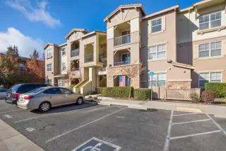 Photo #2: 221143352 Listing