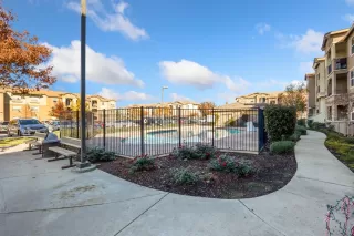 Photo #4: 221143352 Listing
