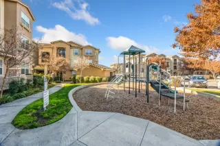 Photo #5: 221143352 Listing