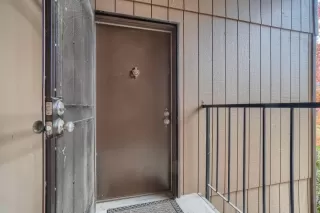 Photo #2: 221143596 Listing 