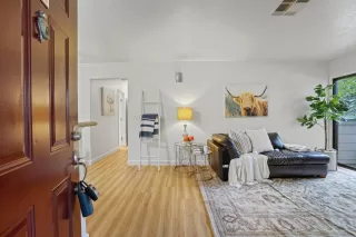 Photo #3: 221143749 Listing