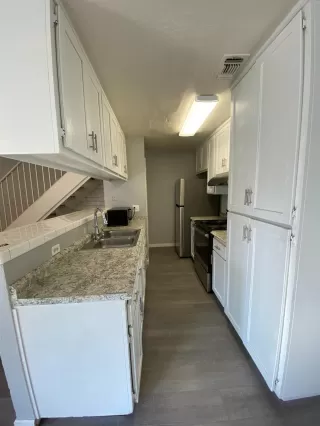 Photo #2: 221144517 Listing