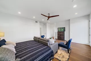 Photo #6: 221145769 Listing