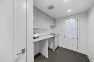 Photo #4: 221145793 Listing