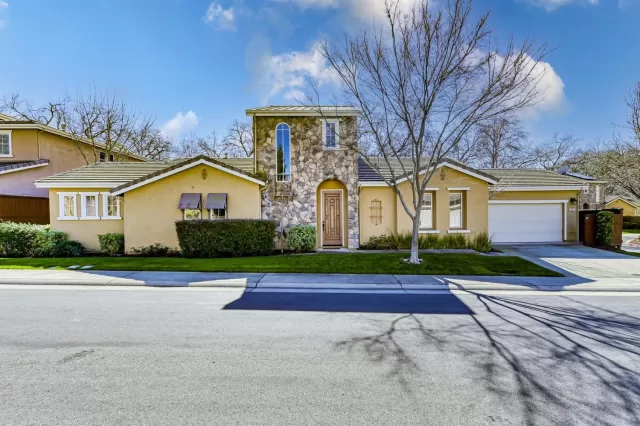 MLS: 221148029 Condo For Sale