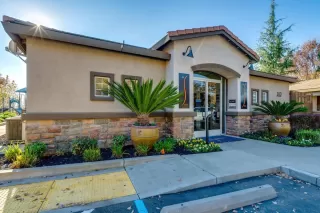 Photo #5: 221148098 Listing