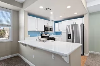 Photo #2: 221149147 Listing