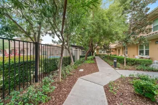 Photo #2: 221149281 Listing