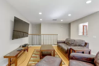 Photo #4: 221149519 Listing