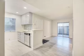 Photo #5: 221149847 Listing