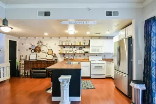 Photo #5: 221150169 Listing