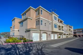 Photo #2: 221150552 Listing