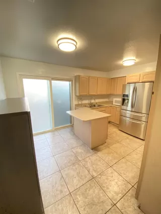 Photo #5: 221151637 Listing