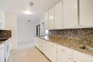 Photo #4: 221152925 Listing