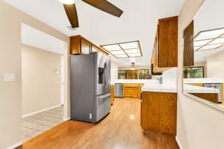 Photo #6: 221154325 Listing