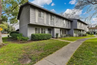 Photo #2: 221155446 Listing