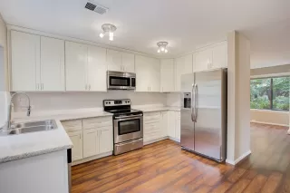 Photo #3: 221155585 Listing