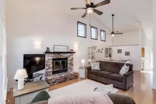 Photo #3: 222003638 Listing 