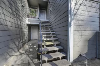 Photo #1: 222005373 Listing