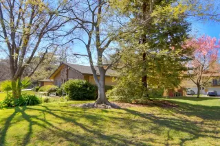 Photo #2: 222024118 Listing 