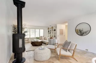 Photo #4: 222027555 Listing