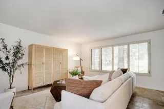 Photo #6: 222027555 Listing