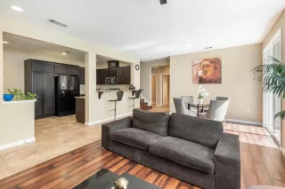 Photo #4: 222029709 Listing