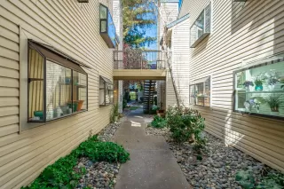 Photo #2: 222029786 Listing 