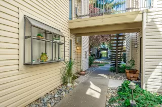Photo #3: 222029786 Listing 