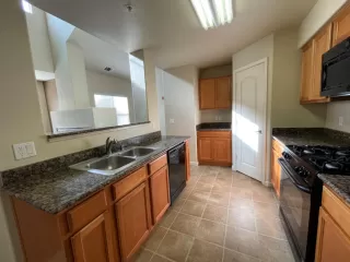 Photo #4: 222030995 Listing