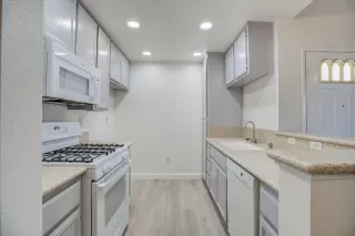 Photo #4: 222032004 Listing 