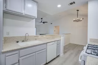 Photo #5: 222032004 Listing 