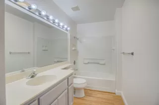 Photo #6: 222032004 Listing 