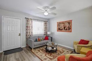 Photo #5: 222032519 Listing