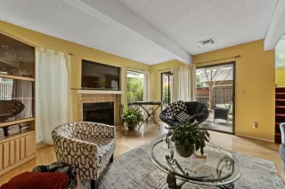 Photo #4: 222032757 Listing