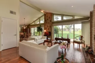 Photo #5: 222033084 Listing