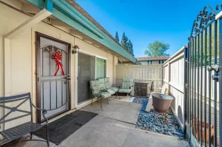 Photo #2: 222033493 Listing