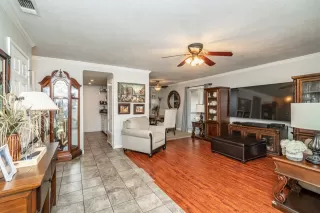 Photo #4: 222033493 Listing