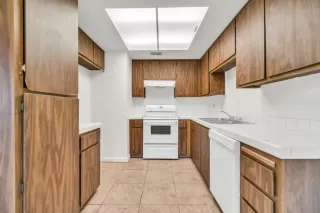 Photo #5: 222034019 Listing