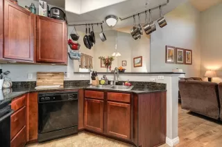 Photo #4: 222034076 Listing