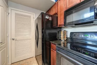 Photo #6: 222034076 Listing