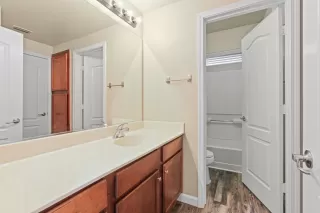Photo #5: 222037317 Listing