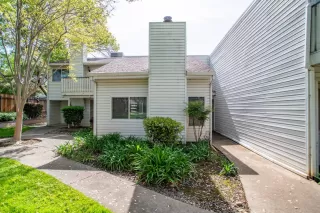 Photo #2: 222037478 Listing