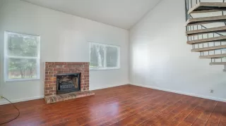 Photo #3: 222037478 Listing