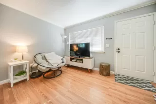 Photo #4: 222037546 Listing